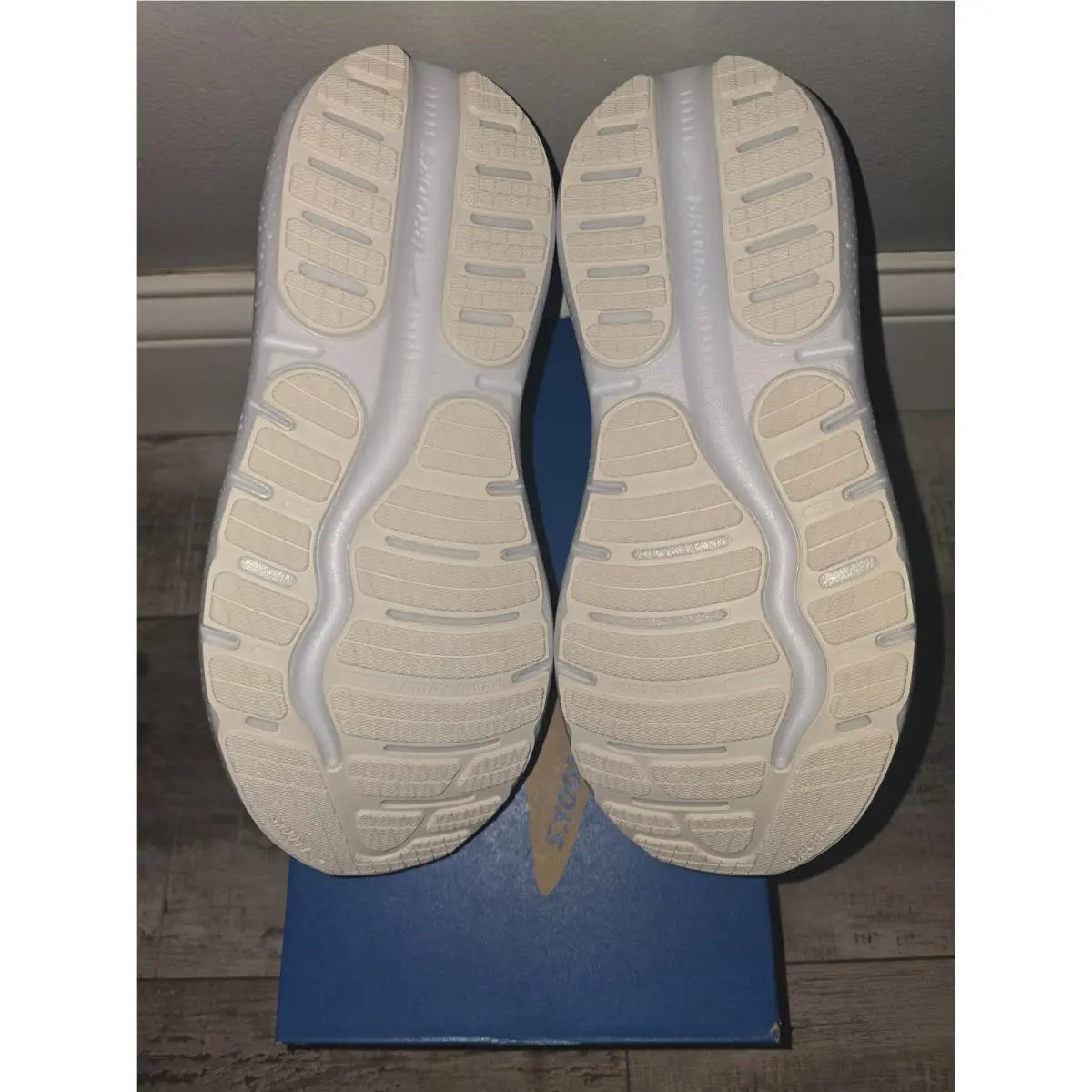 Brooks shoes - Brooks Ghost Max - Ghost Max - White 1