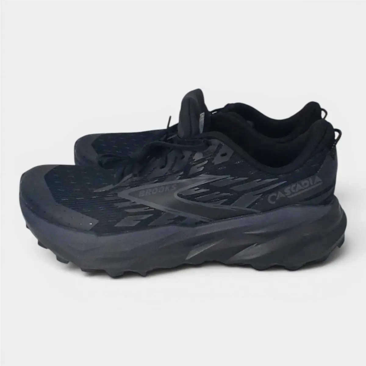 Brooks shoes - As Pictured 0