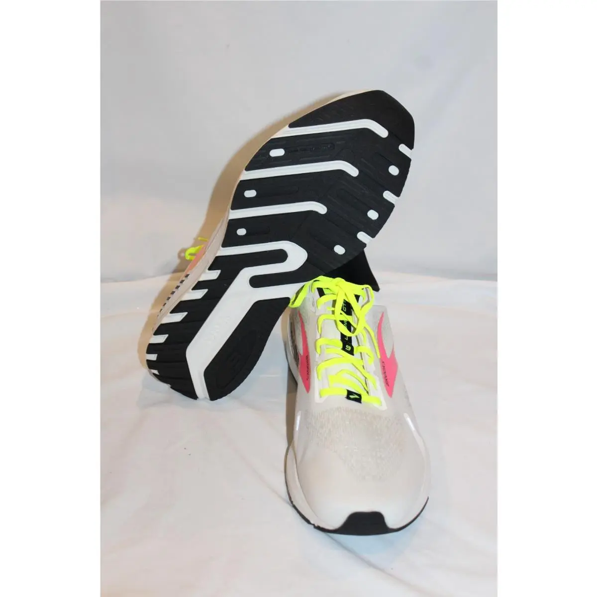 Brooks shoes - White 4