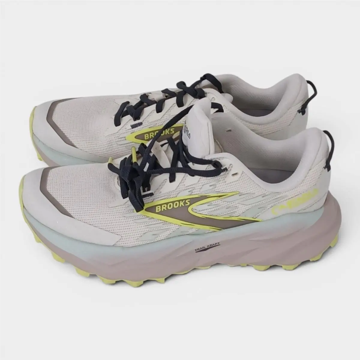 Brooks shoes - As Pictured 0