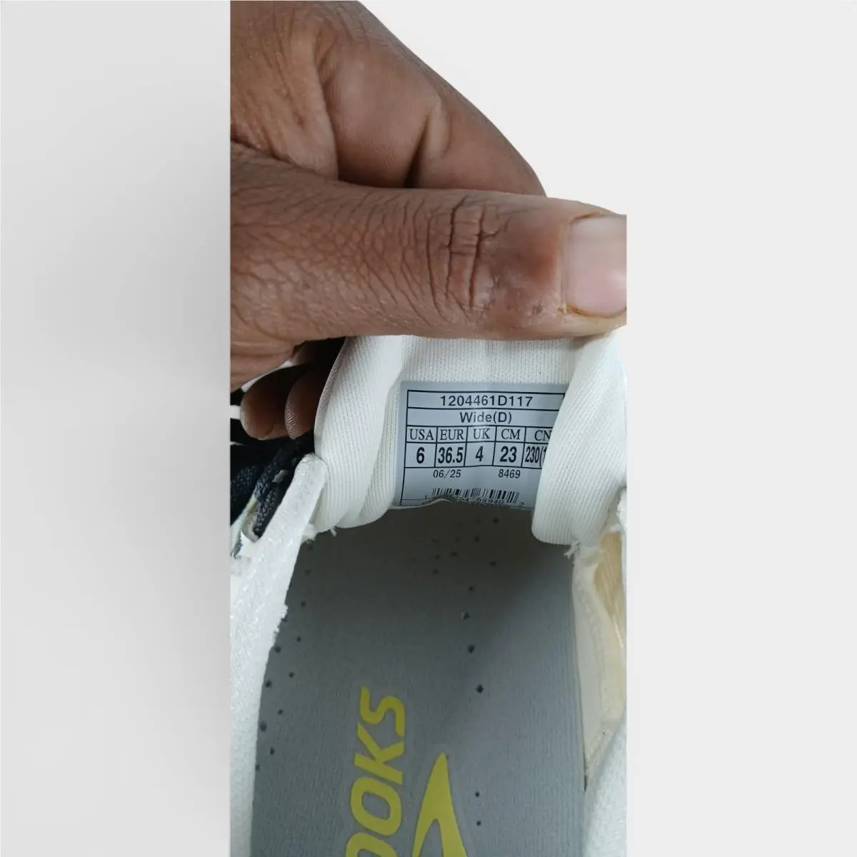 Brooks shoes - As Pictured 5
