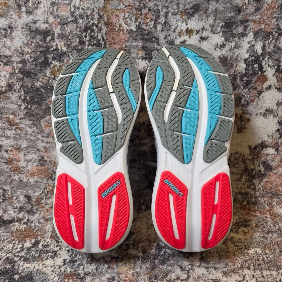 Brooks shoes - Brooks Ghost Max 3 - Ghost Max - Primer Grey/Antarctica/Red 9