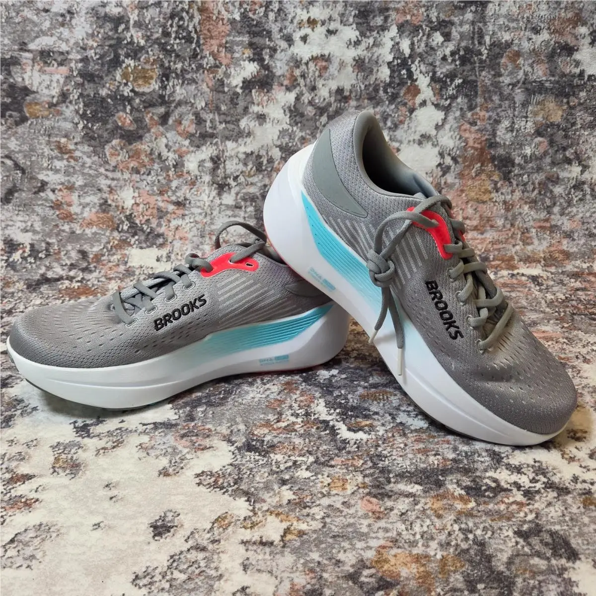 Brooks shoes - Brooks Ghost Max 3 - Ghost Max - Primer Grey/Antarctica/Red 10