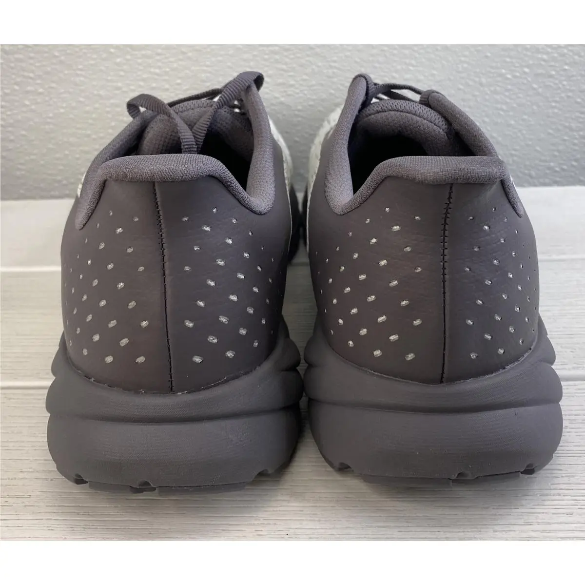 Brooks shoes - Gray (UPC: 195394667486) 0