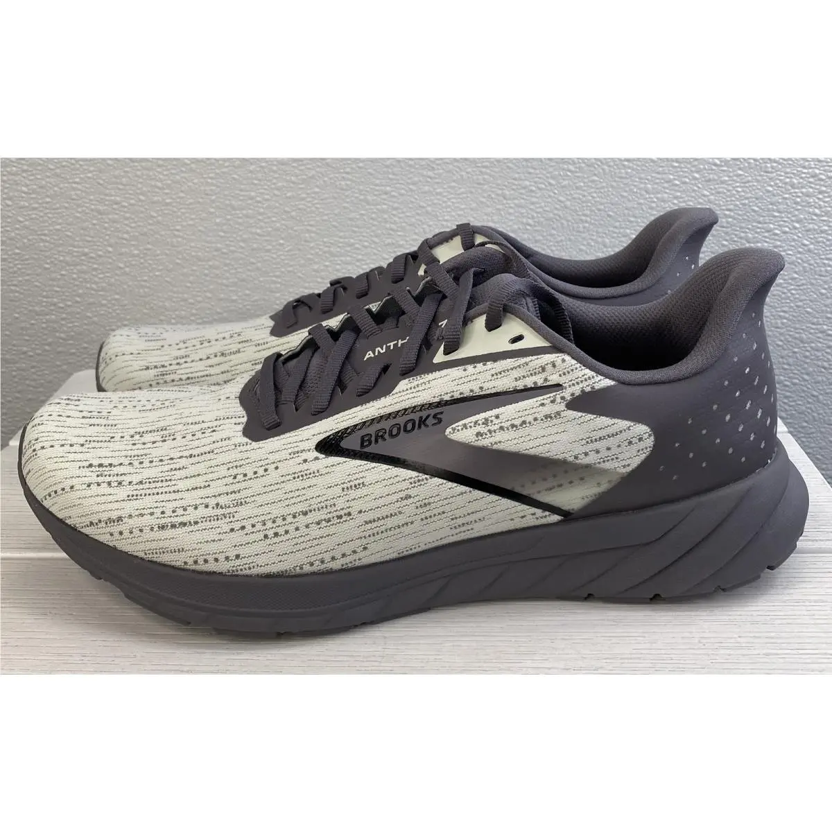 Brooks shoes - Gray (UPC: 195394667486) 1