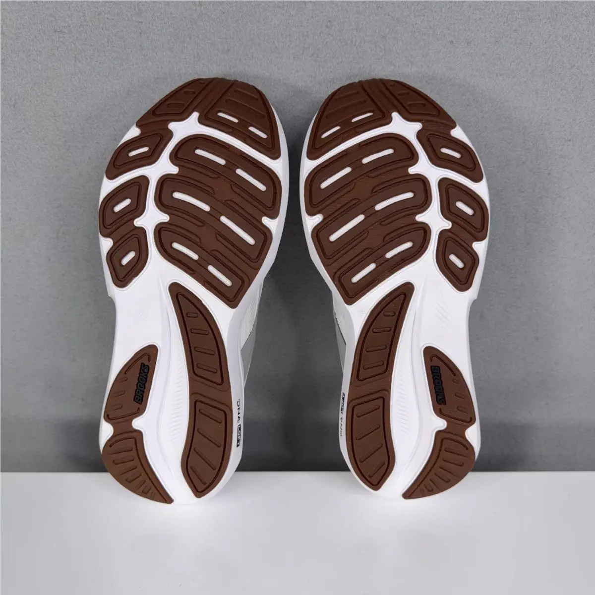 Brooks shoes - Brooks Revel 9 - Revel - White 9