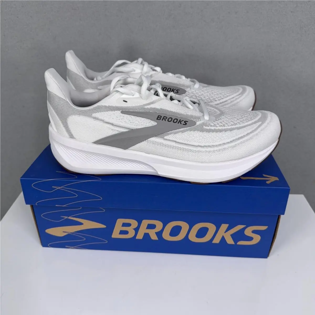 Brooks shoes - Brooks Revel 9 - Revel - White 2