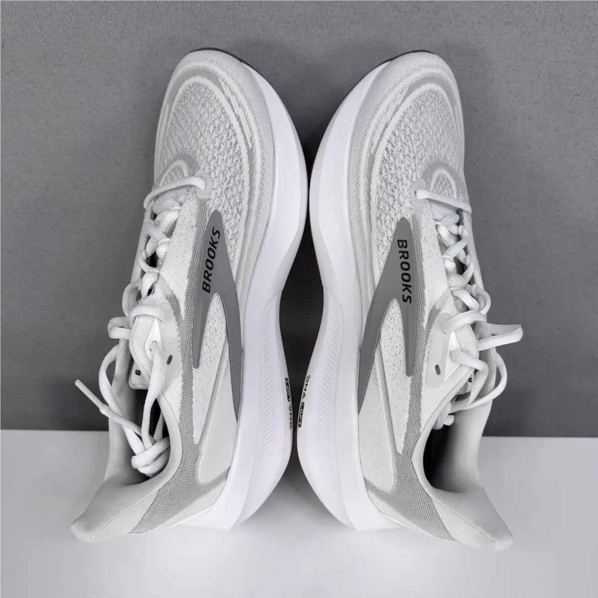 Brooks shoes - Brooks Revel 9 - Revel - White 8