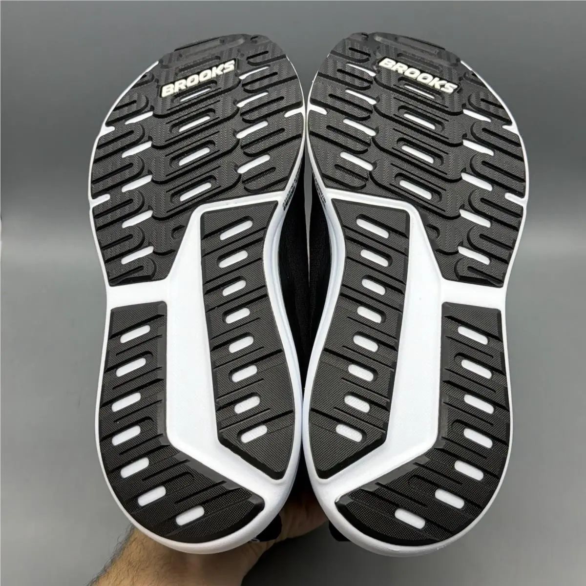 Brooks shoes - Brooks Ariel GTS 26 - Ariel GTS - 1204441D090 - Black (UPC: 0195394754186) 6