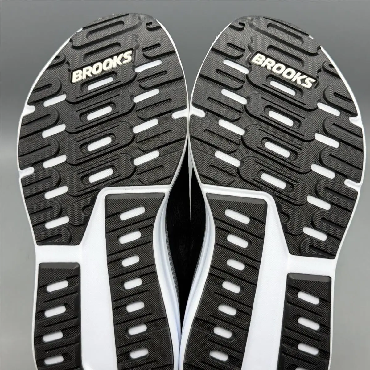 Brooks shoes - Brooks Ariel GTS 26 - Ariel GTS - 1204441D090 - Black (UPC: 0195394754186) 7