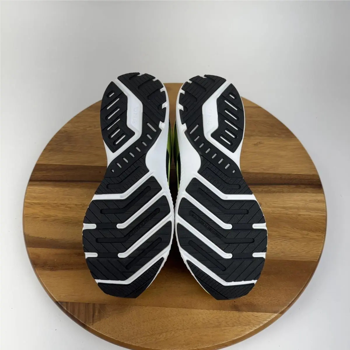 Brooks shoes - Yellow 5