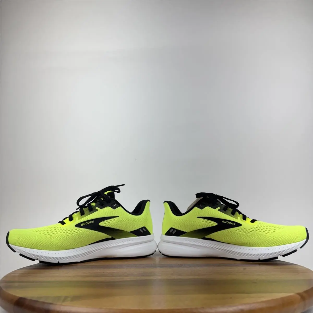 Brooks shoes - Yellow 4