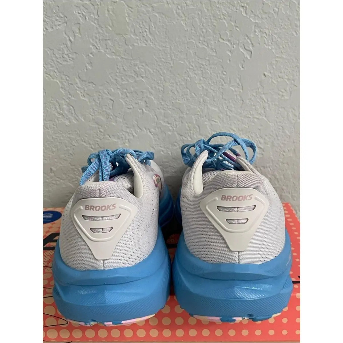 Brooks shoes - White 8