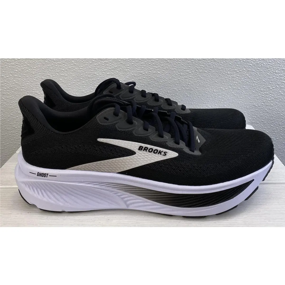 Brooks shoes - Black/ehite 9