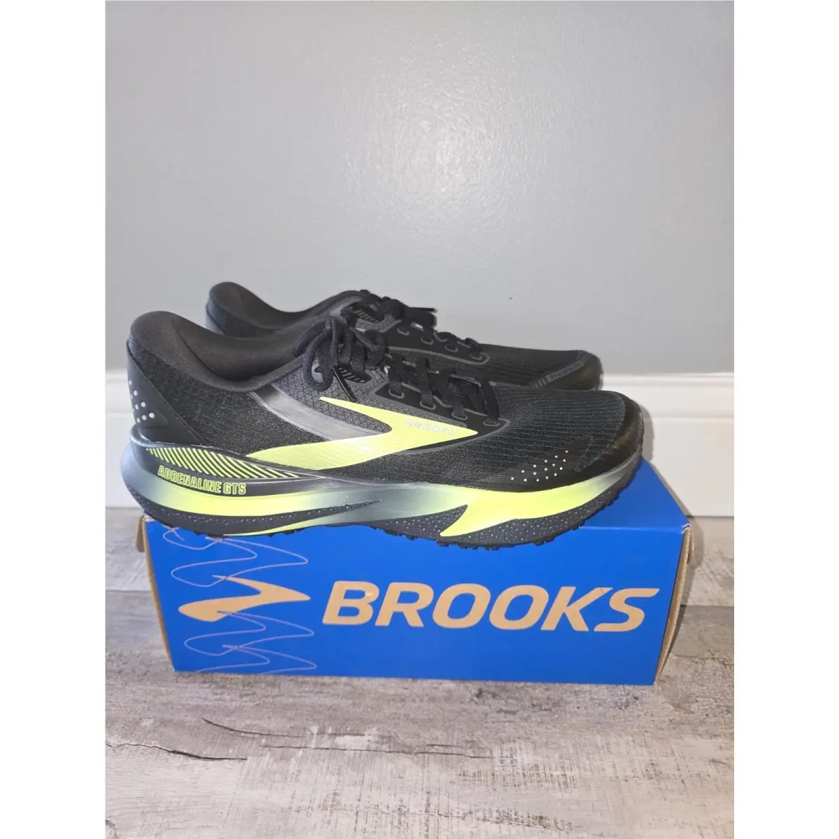 Brooks Adrenaline Gts 24 Weatherized Running Shoes - Mens 9