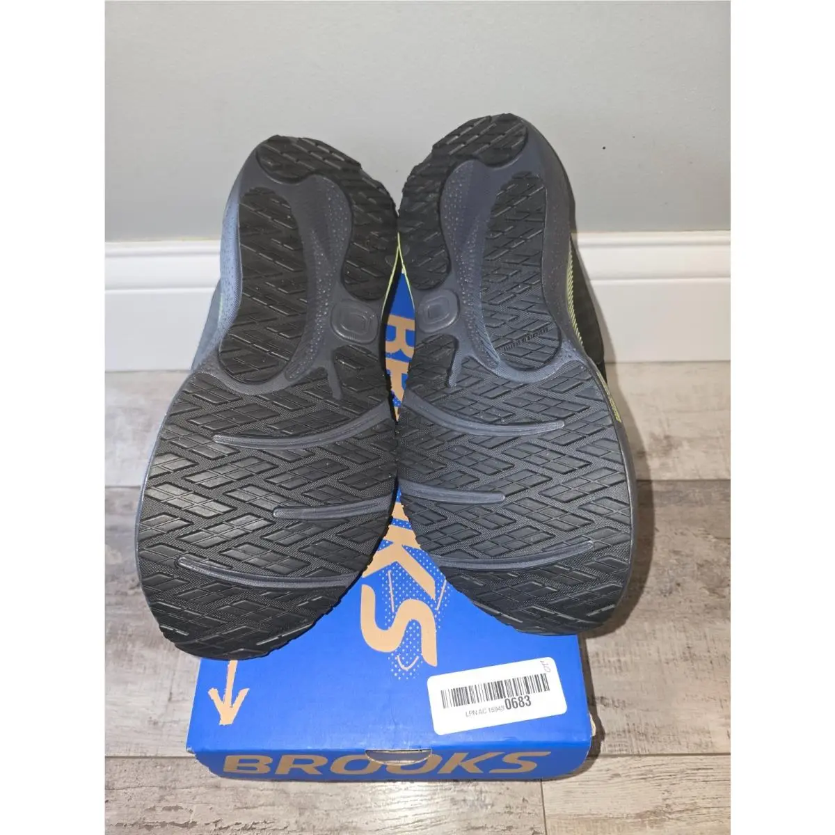 Brooks shoes - 110438033 - 110438-033 - Black (UPC: 195394579918) 3
