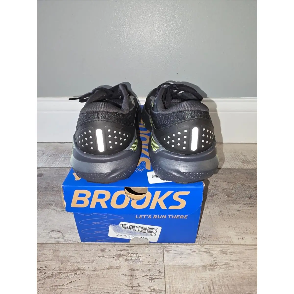 Brooks shoes - 110438033 - 110438-033 - Black (UPC: 195394579918) 2