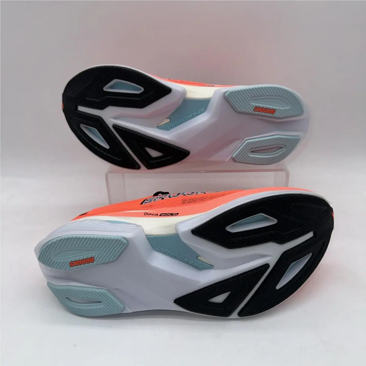 Brooks shoes - Brooks Hyperion Max - Hyperion Max - 110467 1D 670 - Red 1
