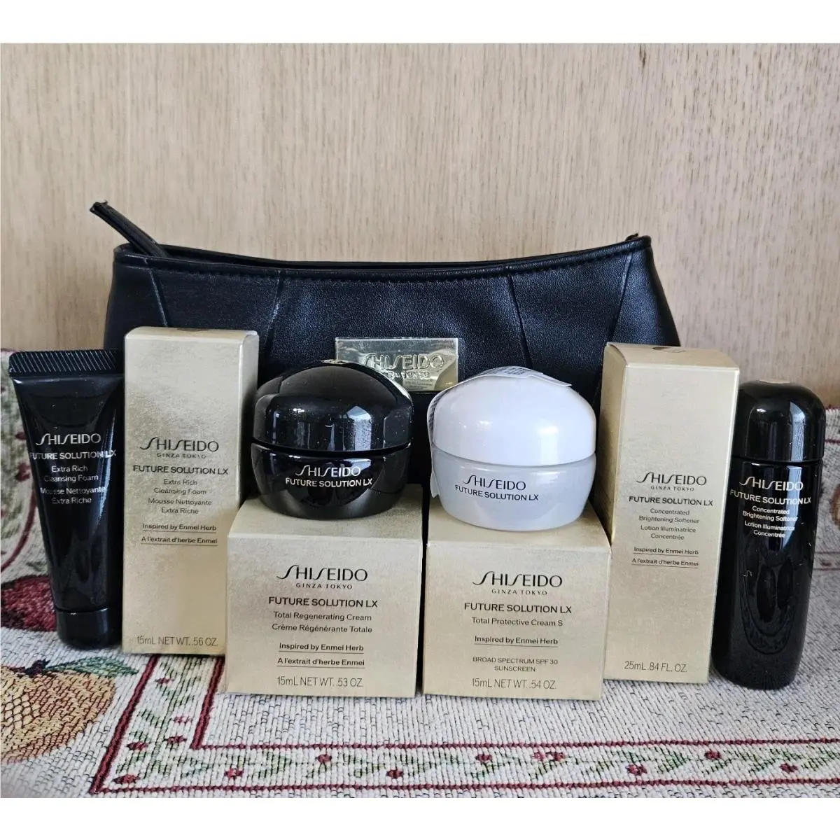 Shiseido Future Solution LX Deluxe Set 4 Travel Sizes + Zippered Pouch