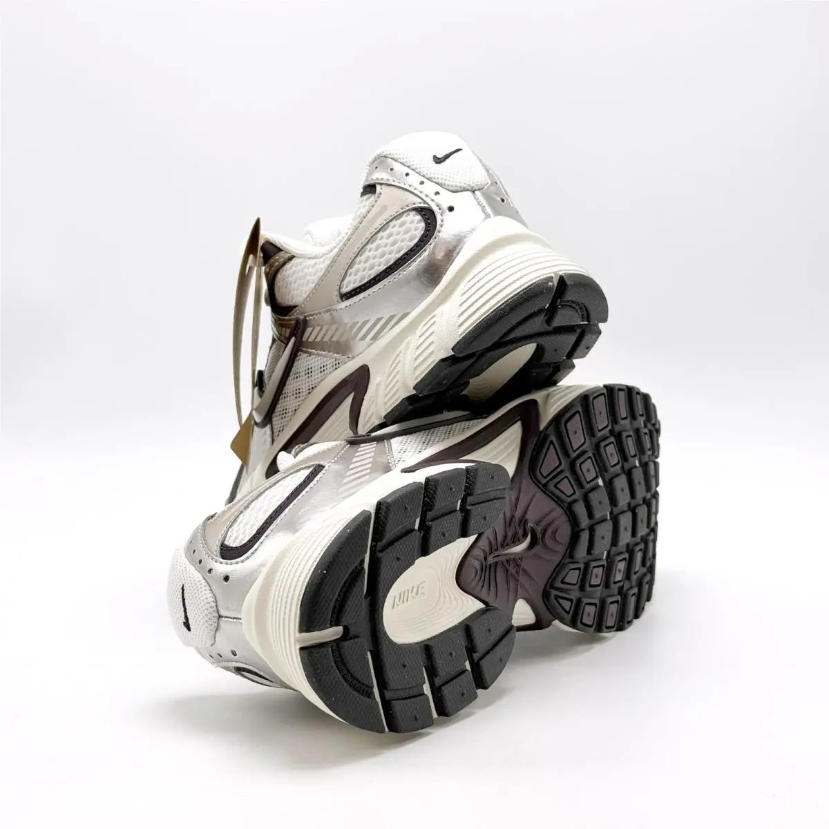 Nike shoes - Nike V5 RNR - RNR - HJ5228-011 - Brown 8