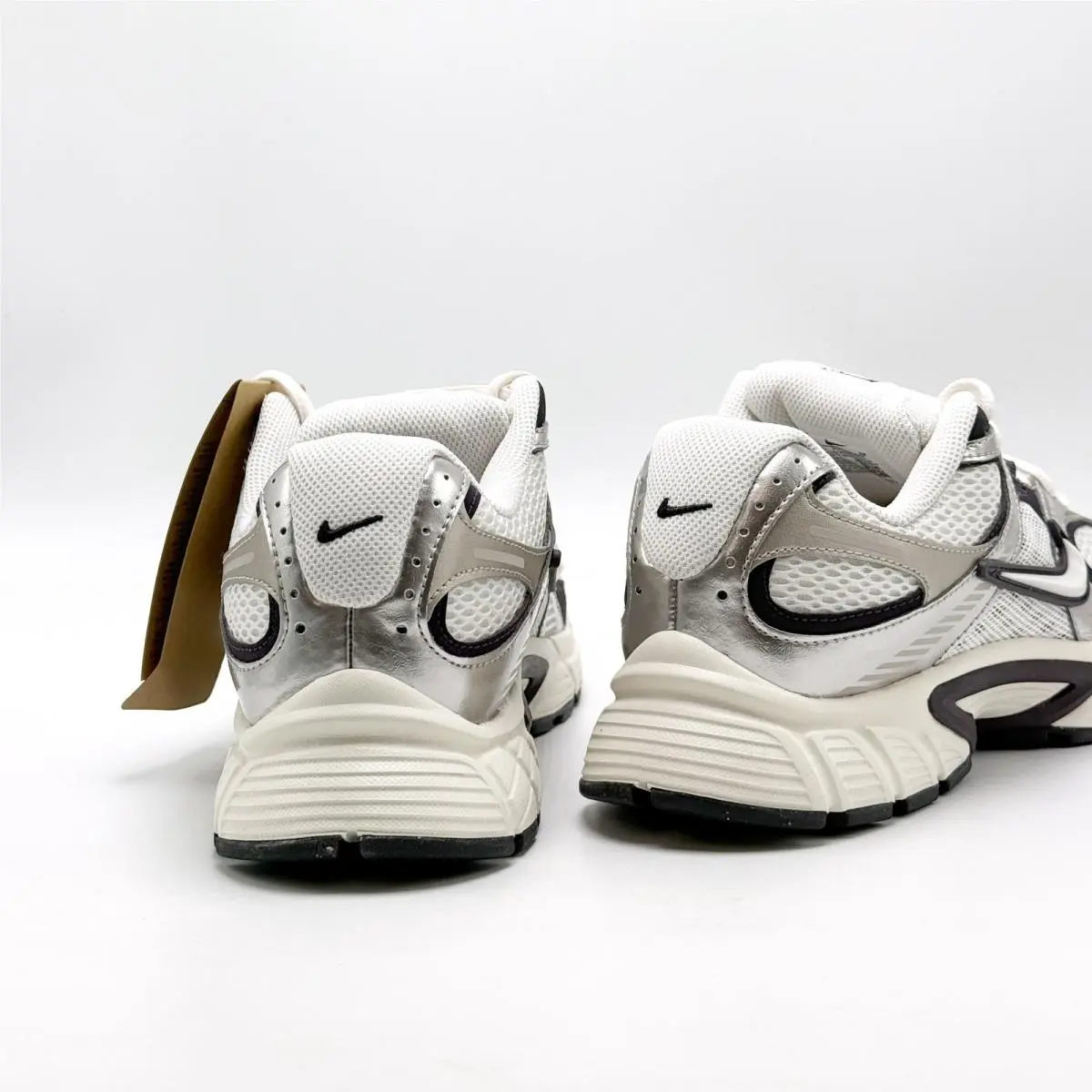 Nike shoes - Nike V5 RNR - RNR - HJ5228-011 - Brown 7