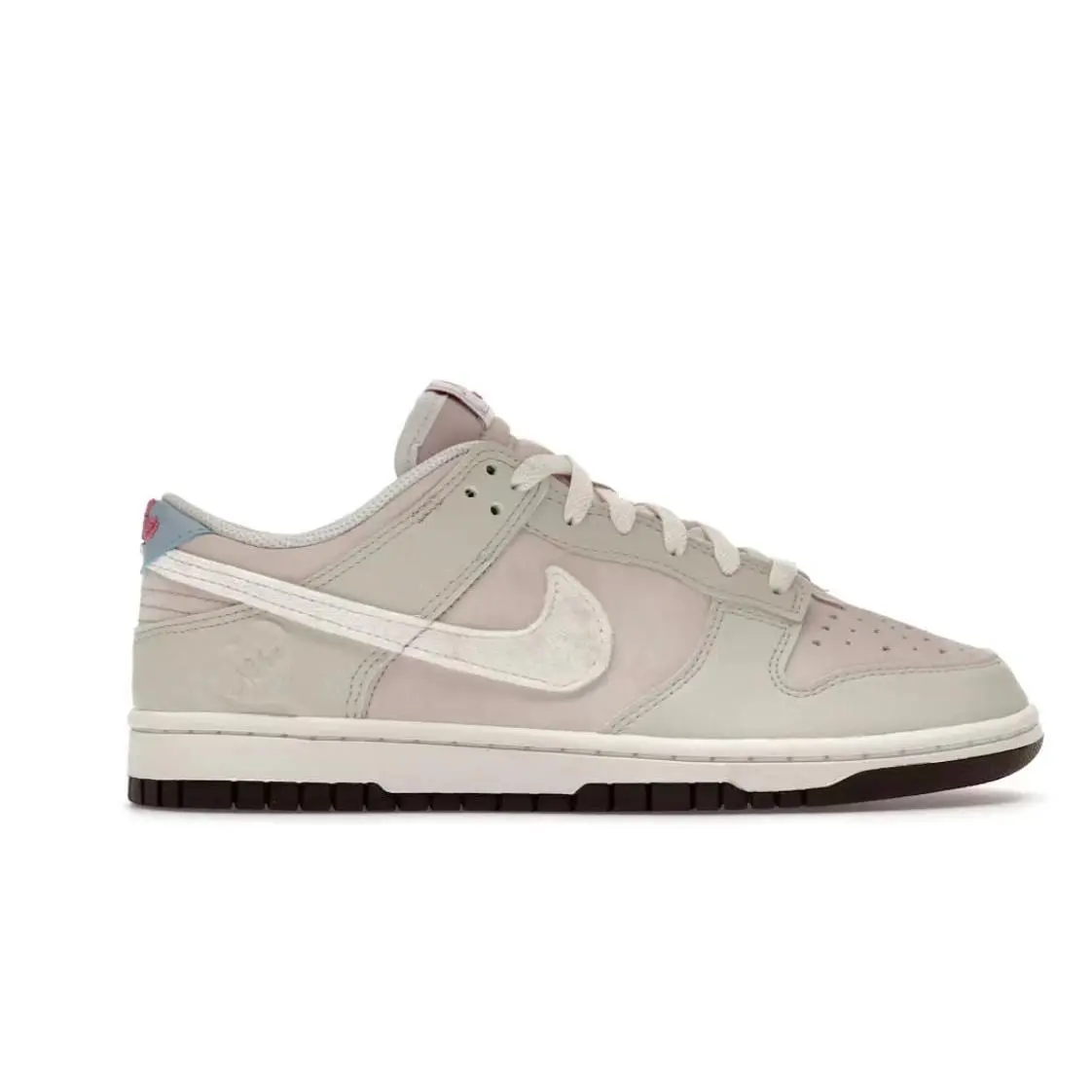 Nike Dunk Low Valentine`s Day 2026 Women`s
