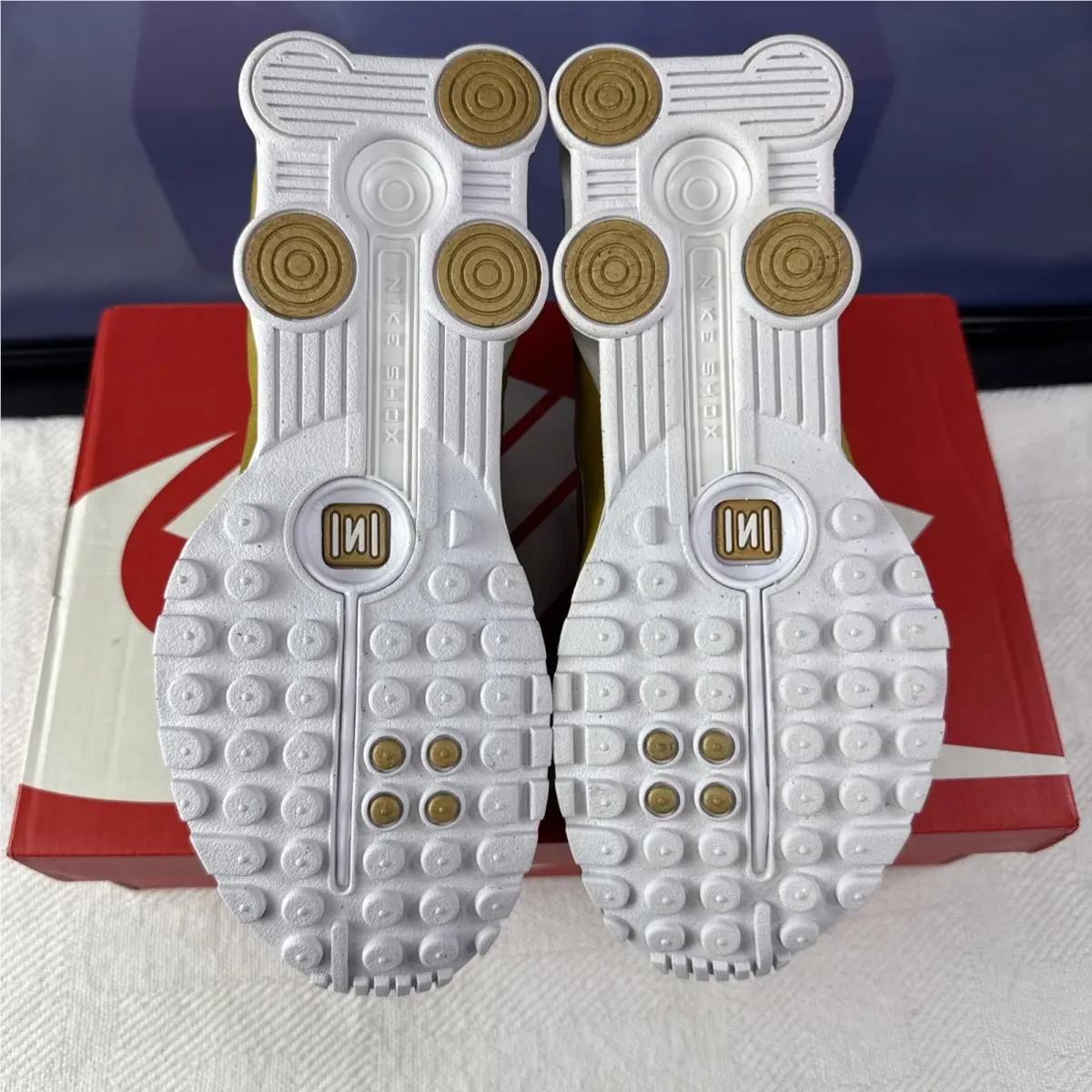 Nike shoes - Nike Shox R4 - Shox - CW2626-700 - Gold (UPC: 0198484277565) 4