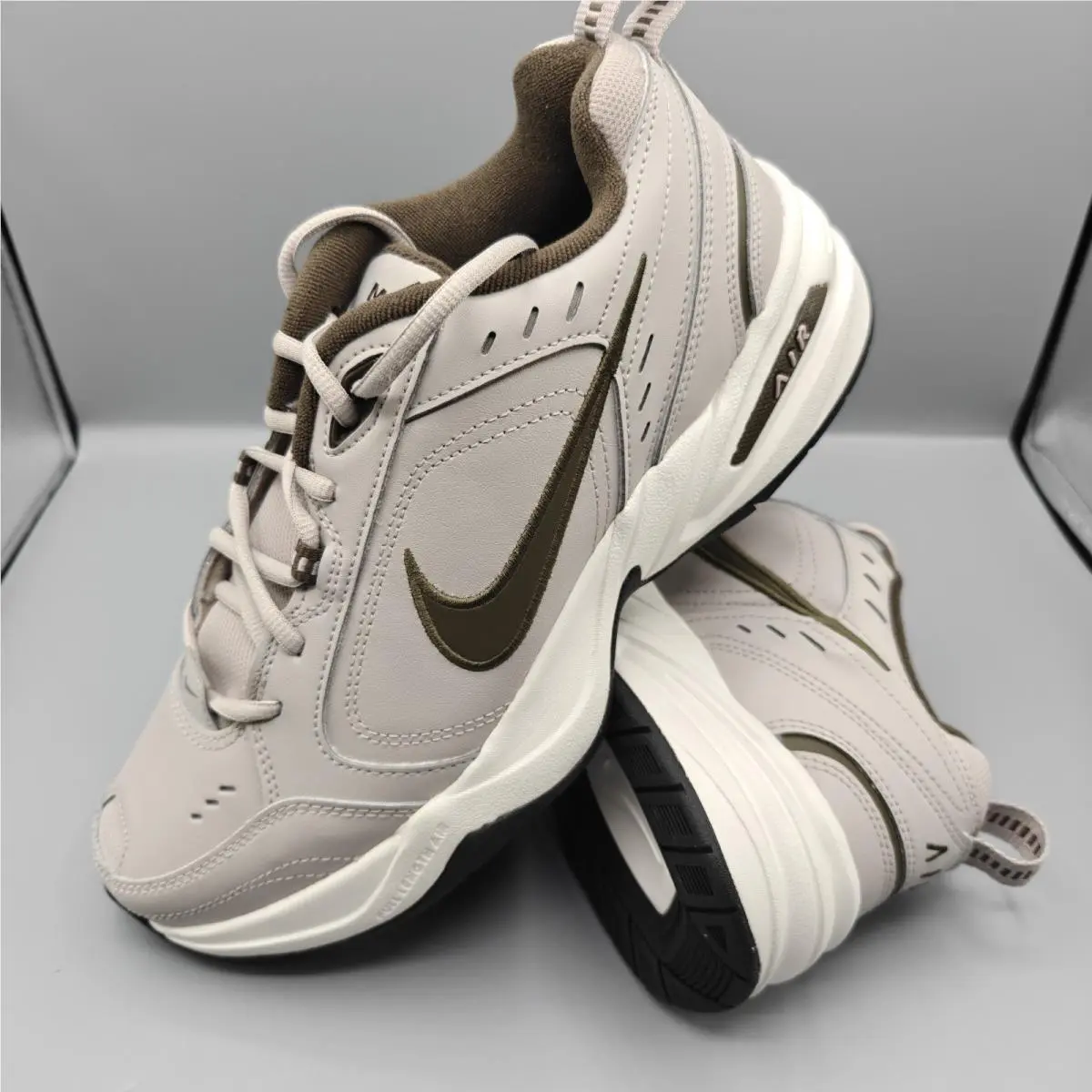 Nike Air Monarch IV Men`s Size 10 Moon Particle Dark Hazel 415445-200