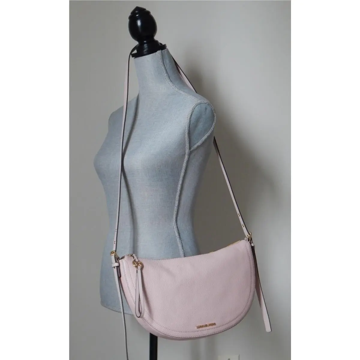 Michael Kors Camden Leather TZ MD Messanger Crossbody Powder Blush Bag