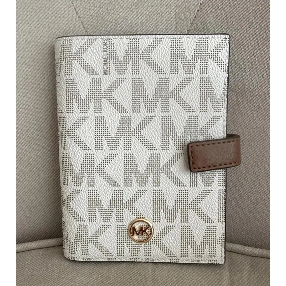Michael Kors Jet Set Passport Wallet NWT$198