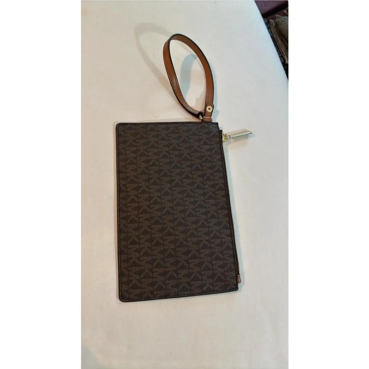 Michael Kors Flat Zipper Slim Brown Peble Leather Wristlet