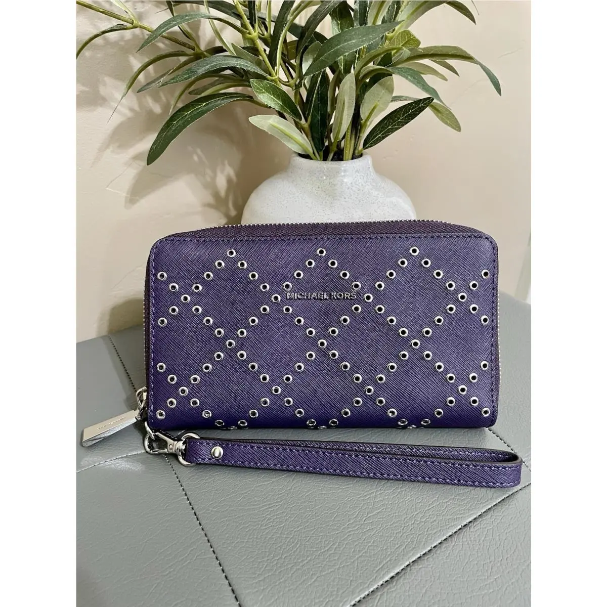 Michael Kors Travel Large Flat MF Leather Phone Case Wristlet Wallet Purple Zip
