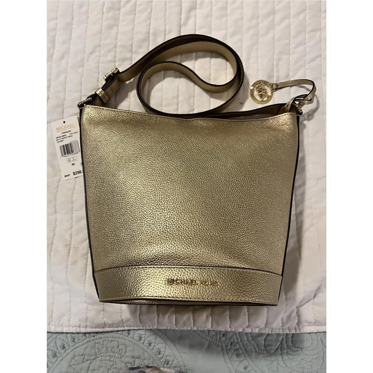 Michael Kors Townsend Leather Medium Bucket Messages - Gold