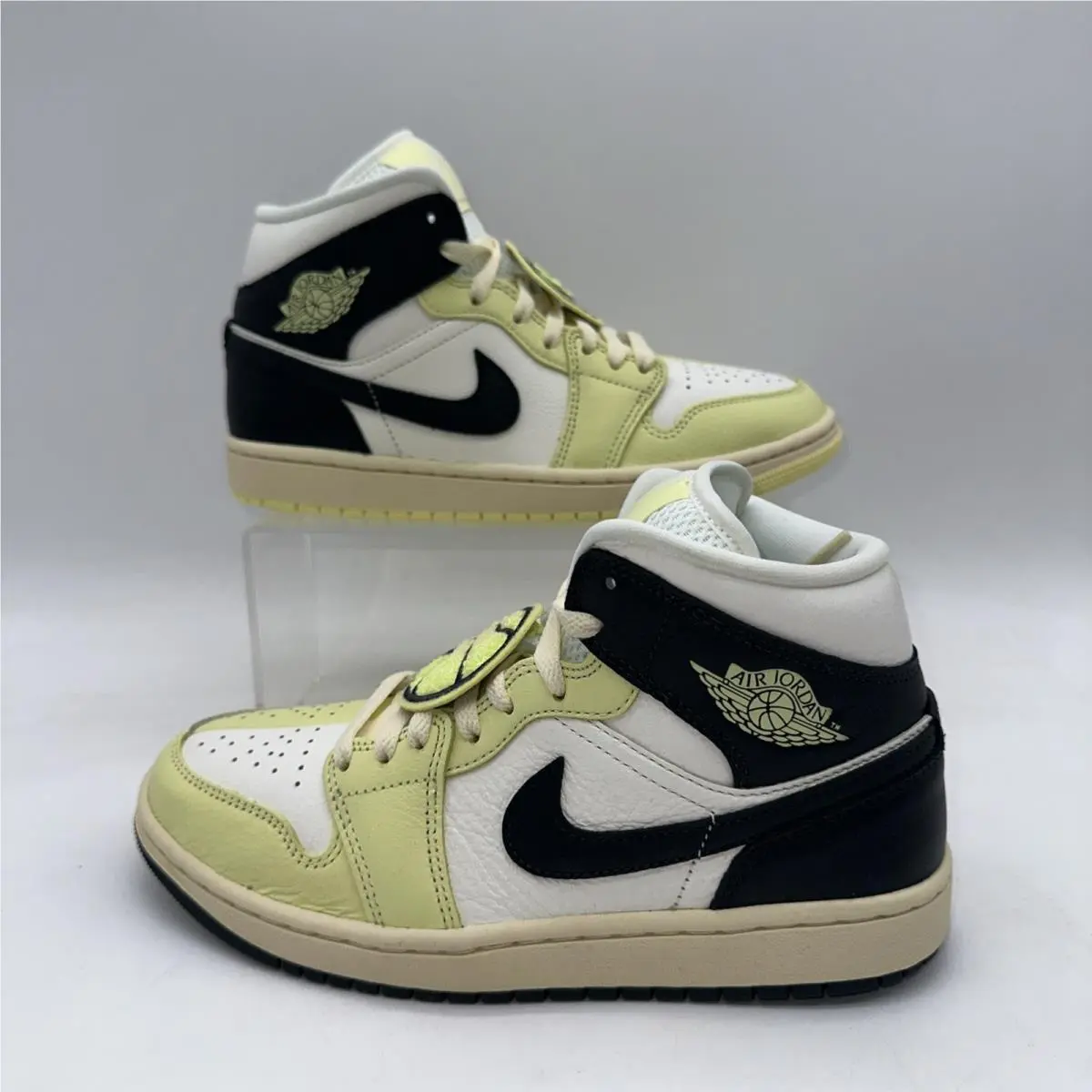 Nike Women`s Size 8 Air Jordan 1 Mid SE HQ3008 130 White/yellow Basketball