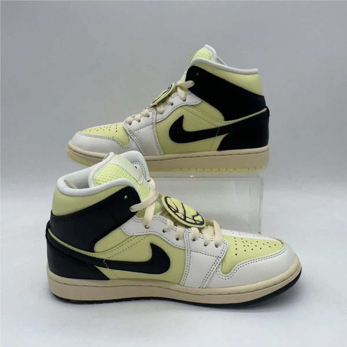 Nike shoes - Air Jordan 1 Mid SE - HQ3008 130 - White 0