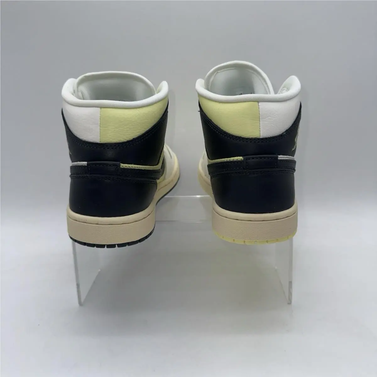 Nike shoes - Air Jordan 1 Mid SE - HQ3008 130 - White 2