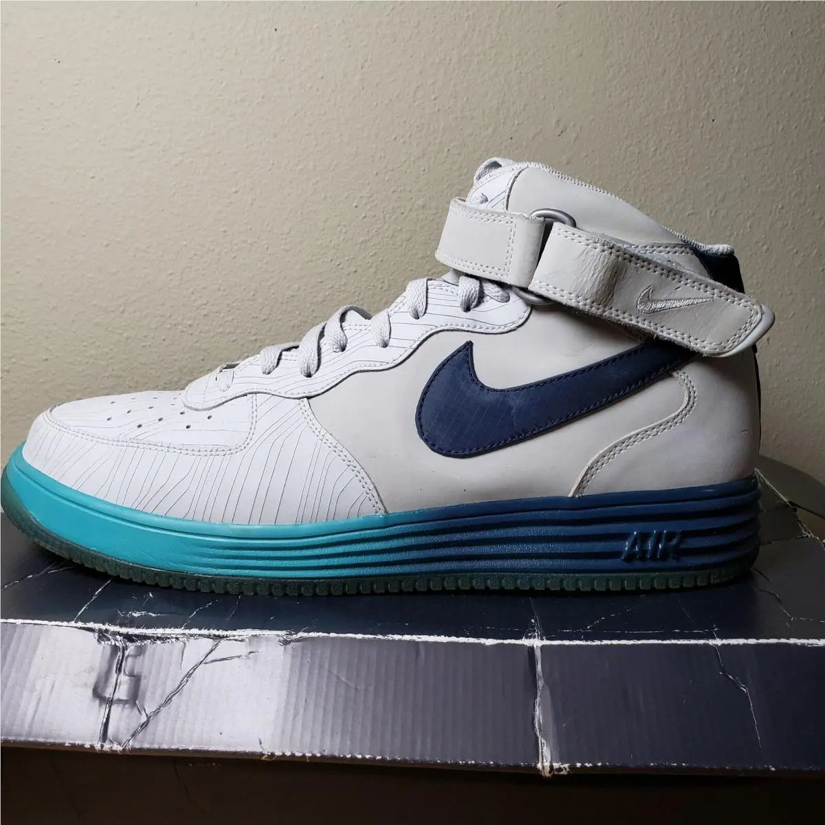 Nike shoes - White 3