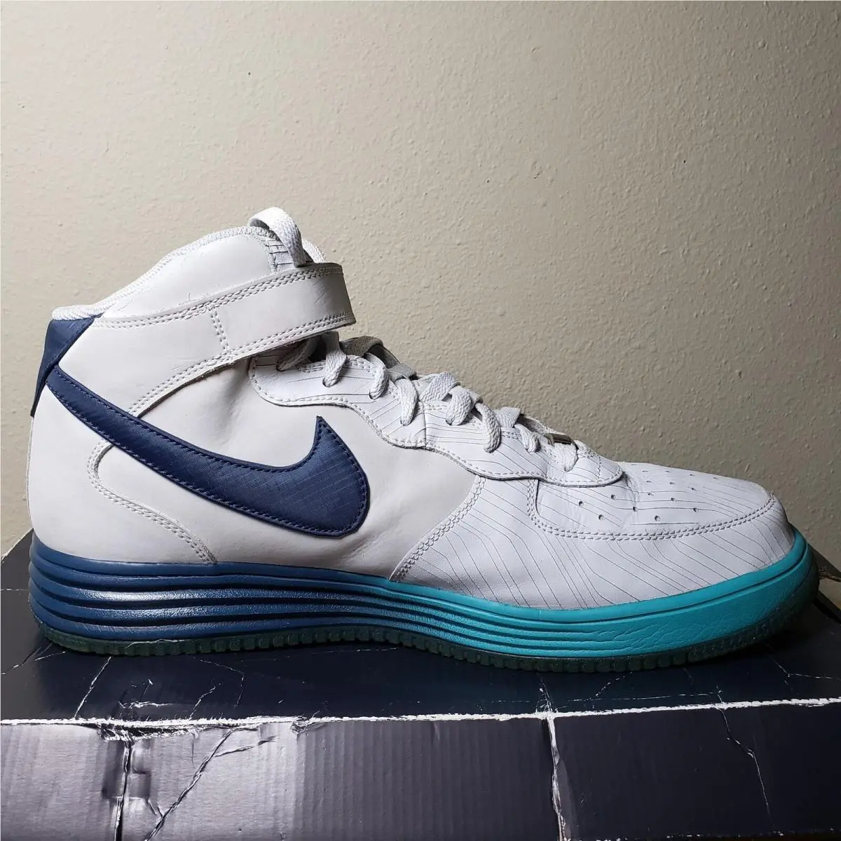 Nike shoes - White 5