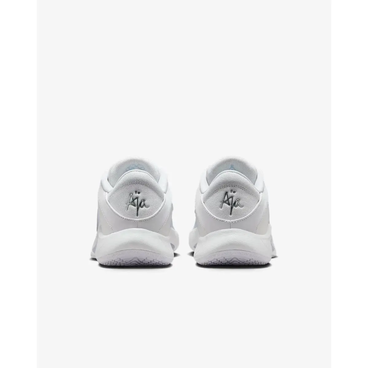 Nike shoes - White 3