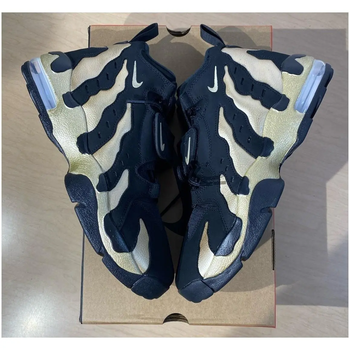 Nike shoes - Gold 0