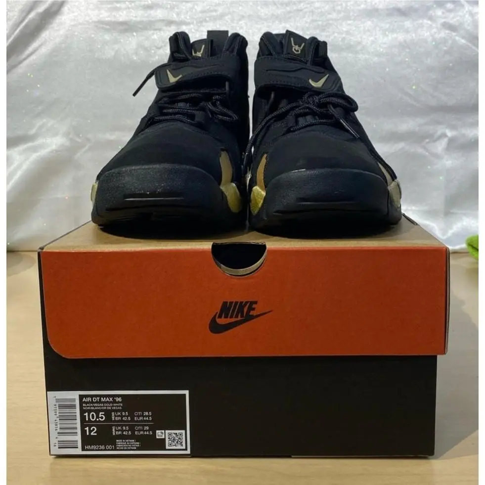 Nike shoes - Gold 3