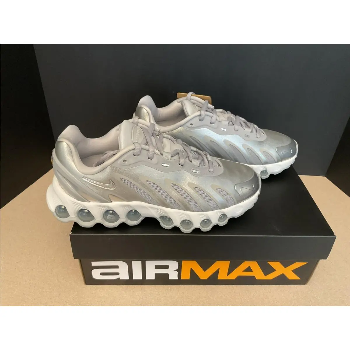 Youth’s Nike Air Max DN8 Wolf Grey/metallic Silver GS Shoes. Size 5.5Y