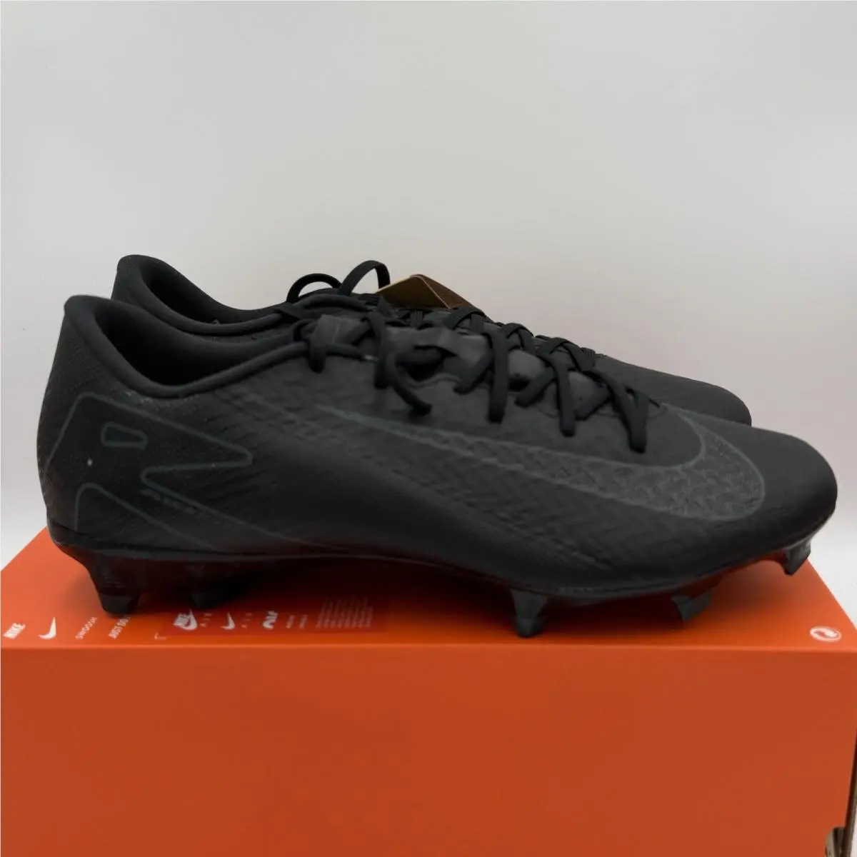 Men`s Size 8 Nike Vapor 16 Academy FG MG Soccer Cleats Black