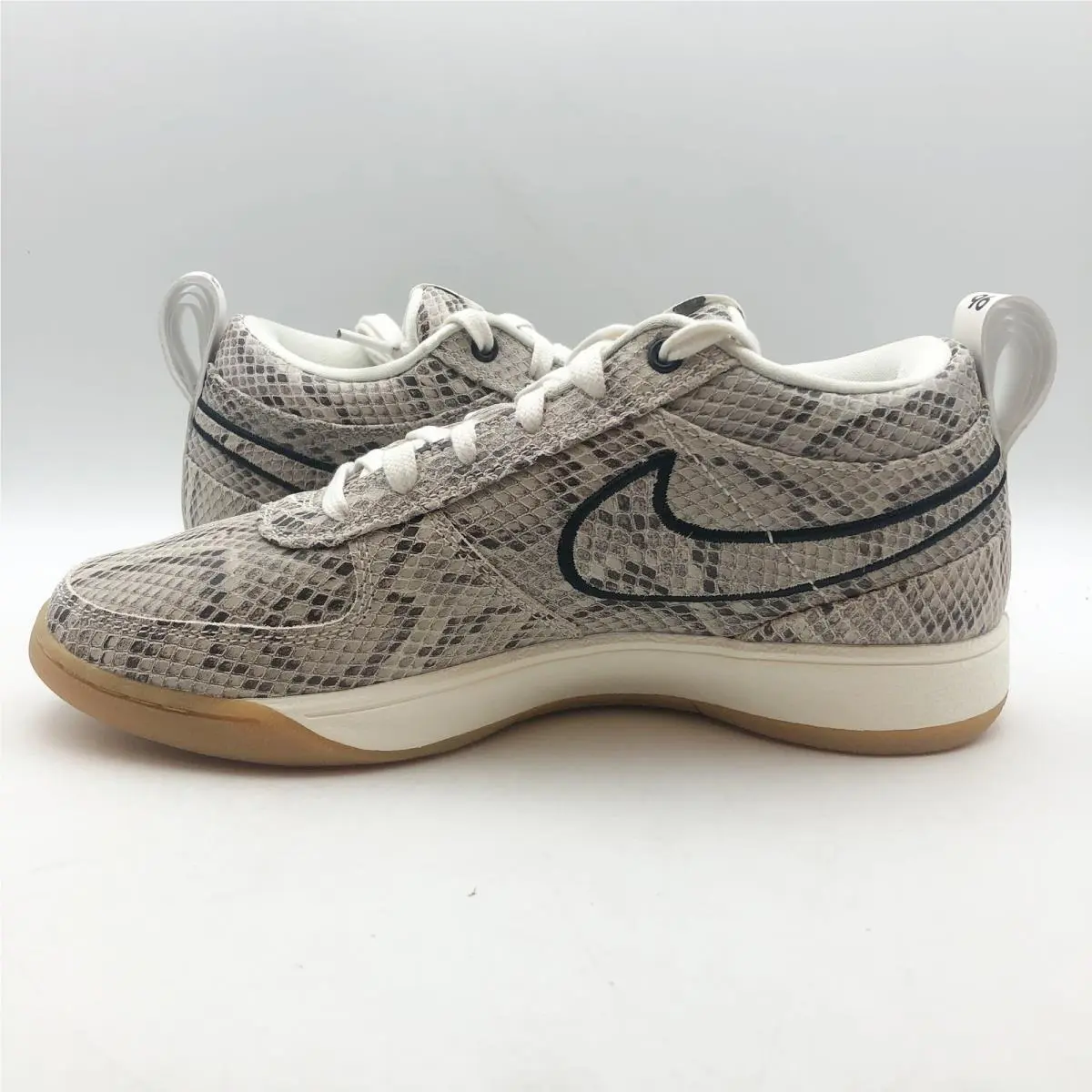 Nike shoes - Brown 4