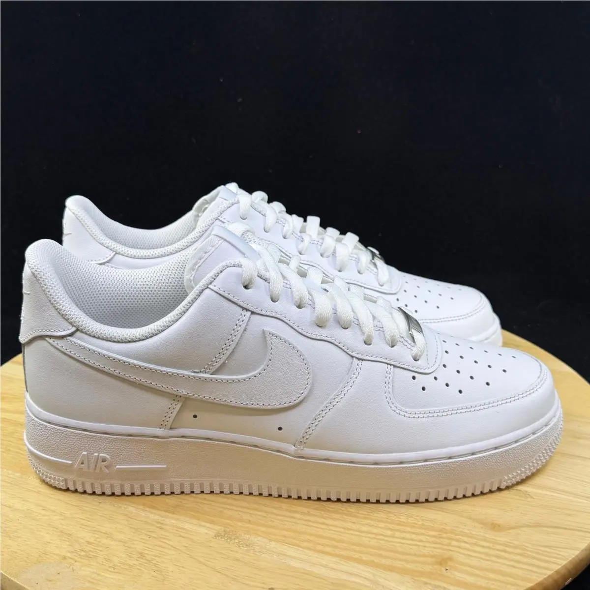 Nike shoes - White 2