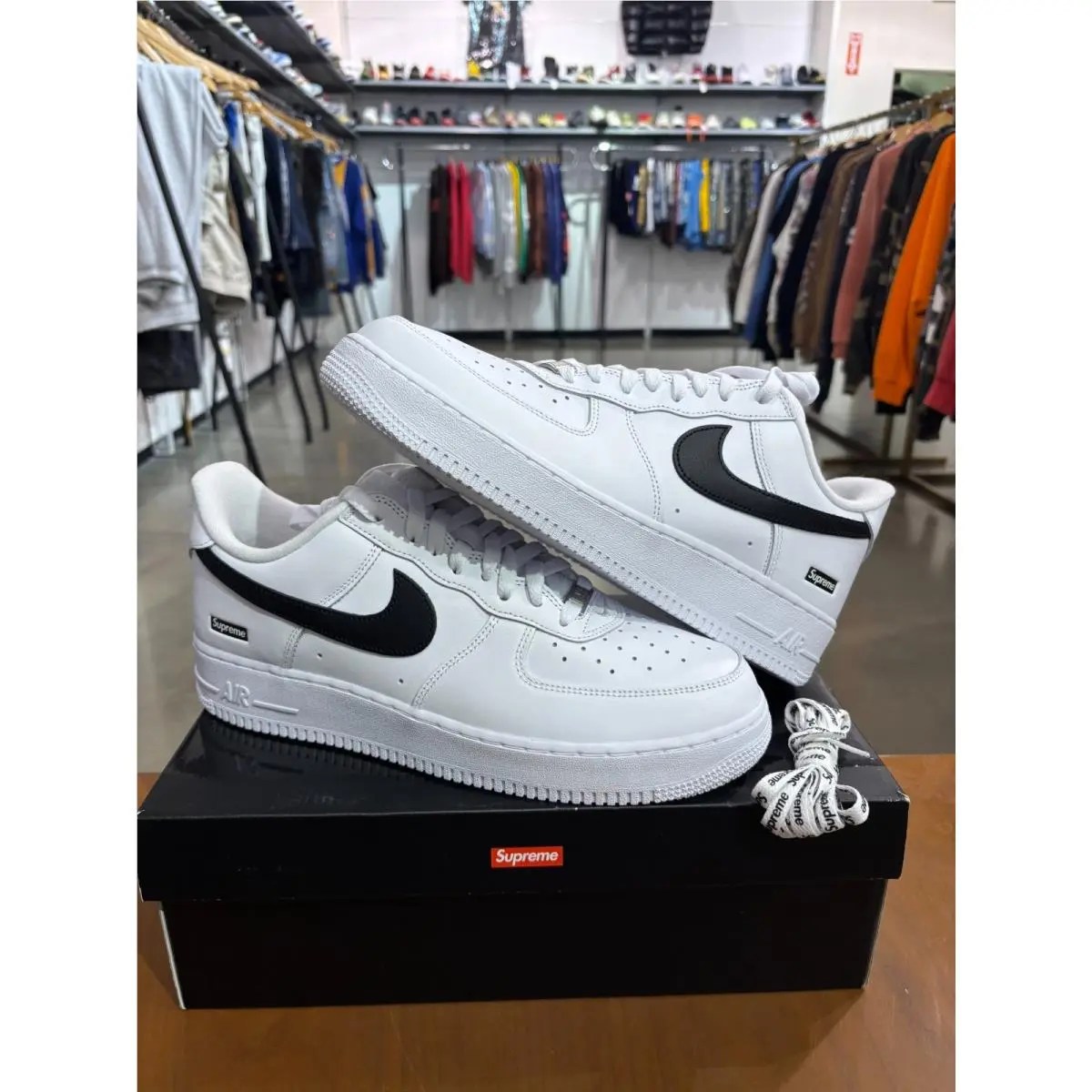 Nike Supreme Air Force 1 Low White Black Swoosh Size 10.5