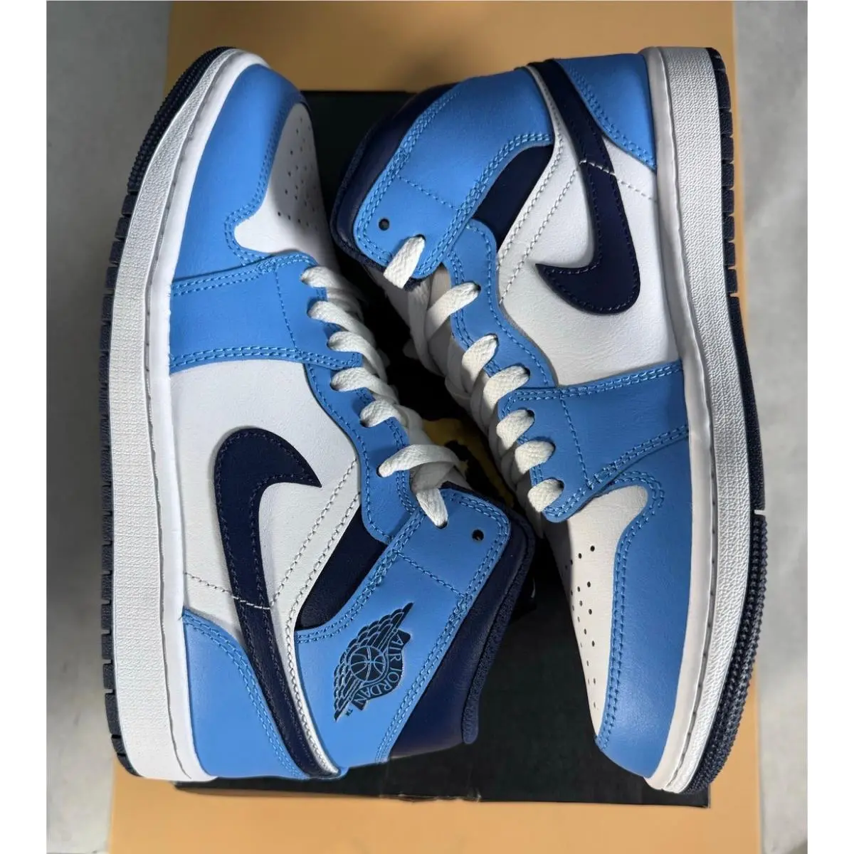 Nike Air Jordan 1 Mid DQ8426-405 Size 8 Blue White Sneakers