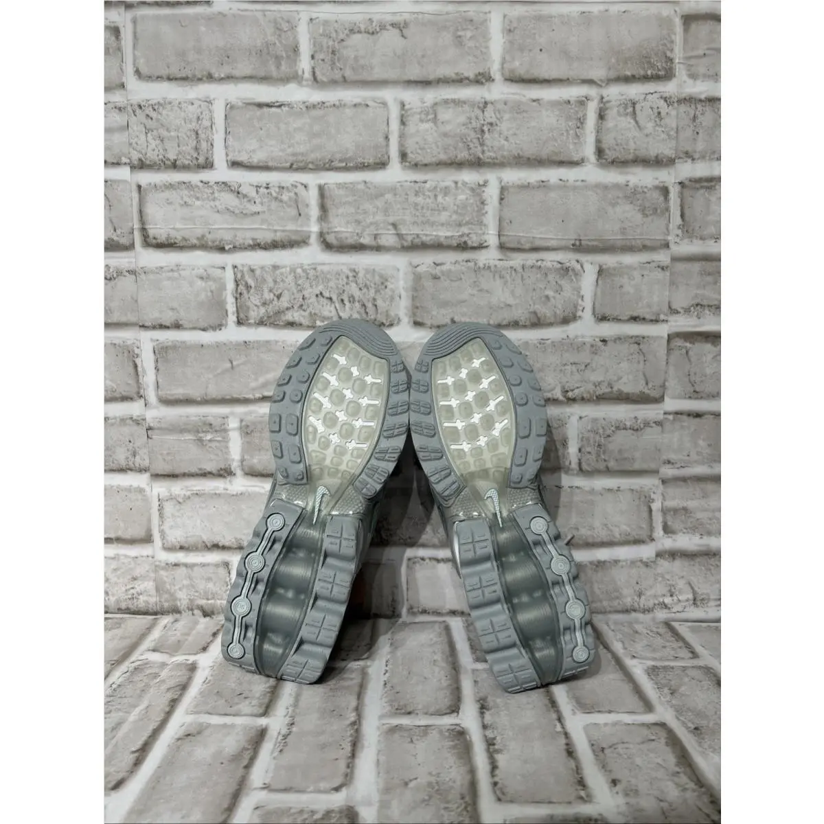Nike shoes - HQ3256-043 - HQ3256-043 - Gray 1