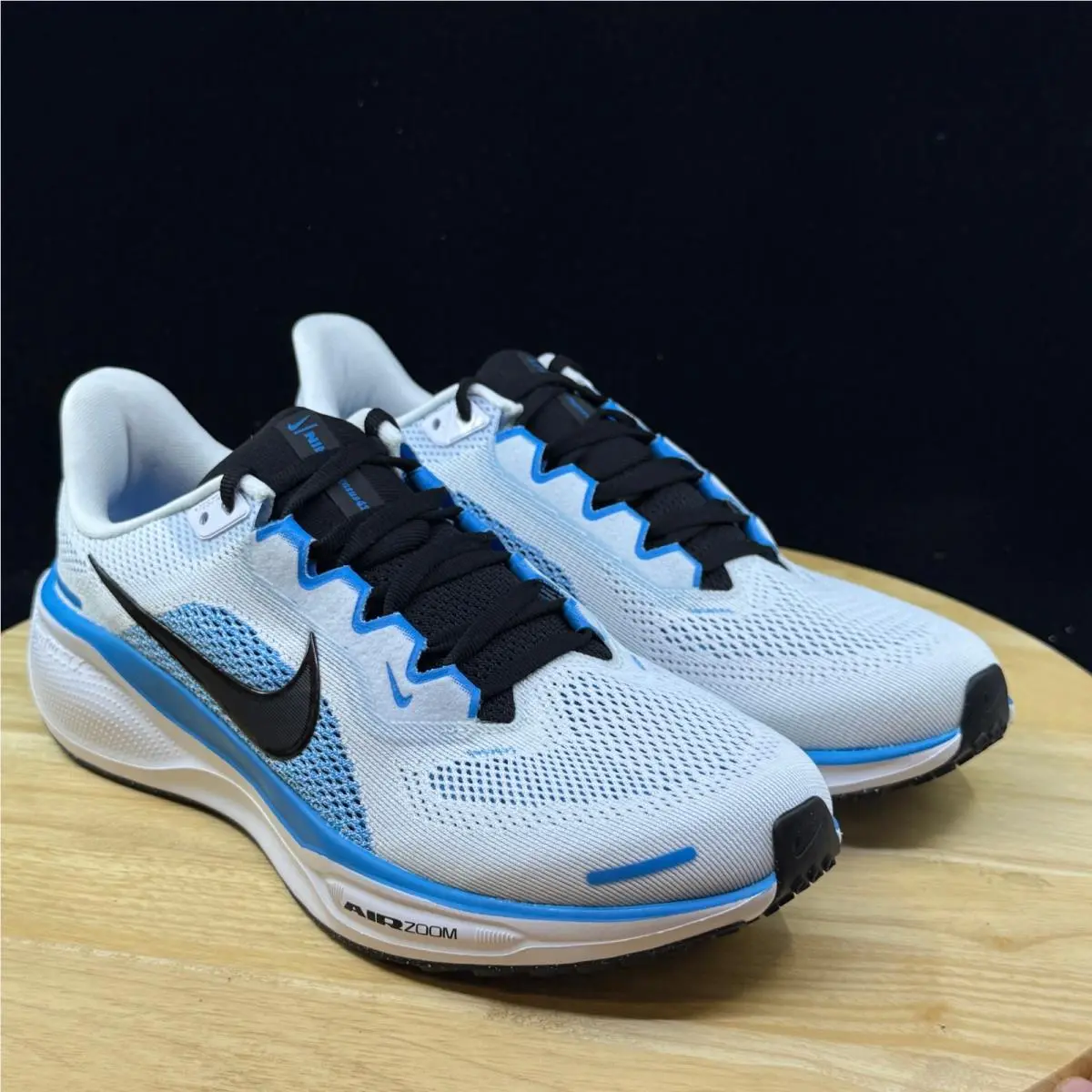 Nike shoes - White 2