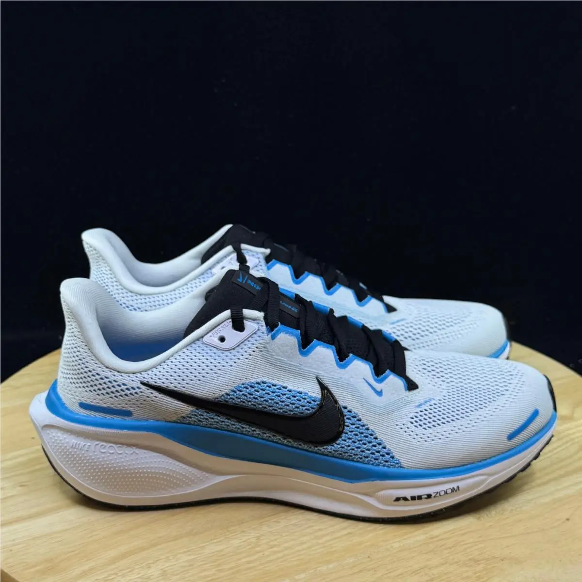 Nike shoes - White 3